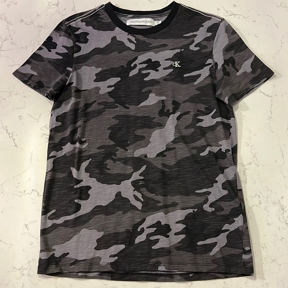 NWT Calvin Klein Jeans Men’s Camouflage Tee